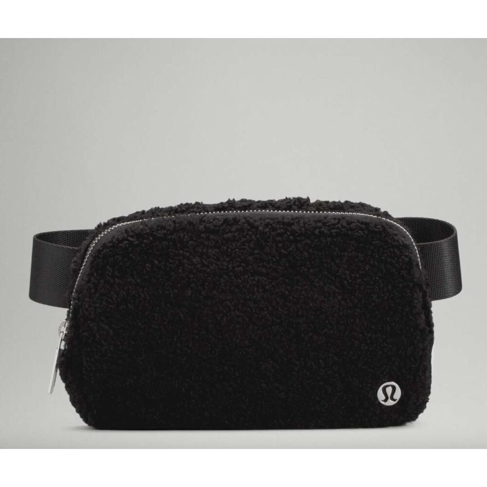 LULULEMON Everywhere Fleece Belt Bag‎ Black